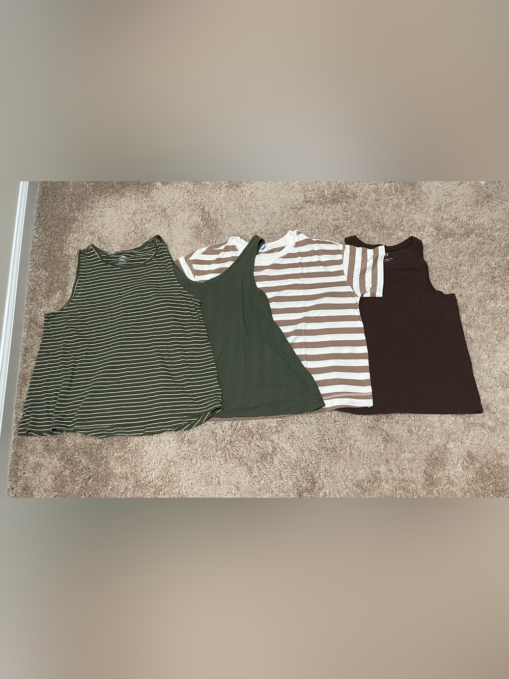 Women’s Assorted T-shirts Old Navy, GAP - Pack 4 x 15